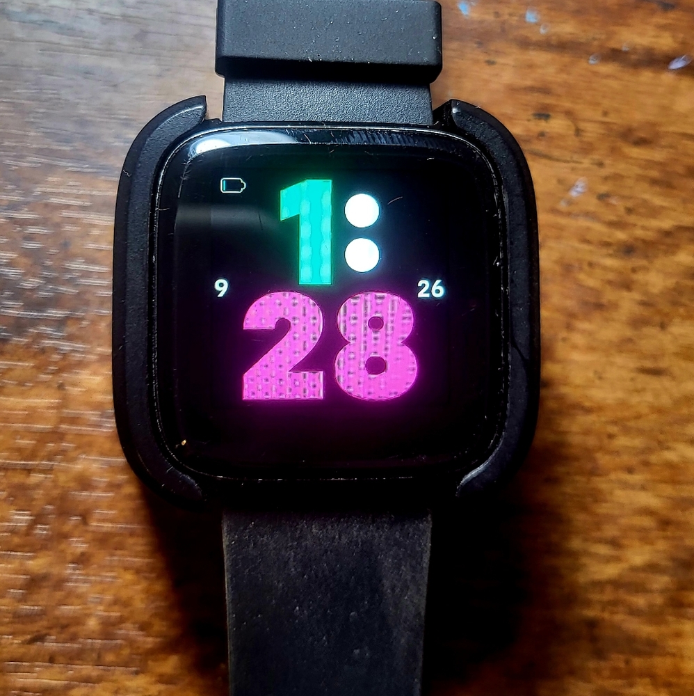 Fitbit Versa w 3 new extra bands